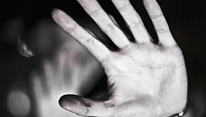 FANTEZİ YAPMAK İÇİN SOPAYLA DÖVDÜ