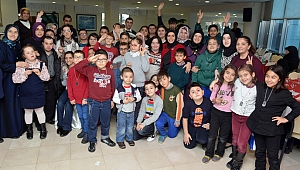 GÖNÜLLERDE TAHT KURDULAR