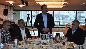 HÜSNÜ SÜSLÜ YEREL BASINLA BİR ARAYA GELDİ