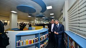 Kitap tutkunları için renkli mekan