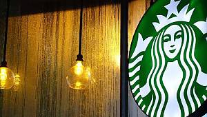 Starbucks'tan Donald Trump'a hodri meydan: 10 bin kişiyi işe alacağız