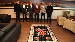 BAŞKAN ALTINOK ÖZ’E MENDEMEBAŞI KÖYÜ DERNEK YÖNETİMİNDEN ZİYARET