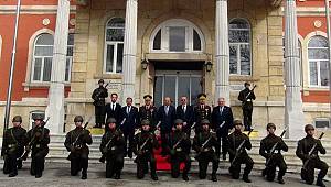 Edirne'de askere diz çöktürdüler!