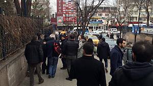 İhraç edilen akademisyenler üniversiteye sokulmadı 