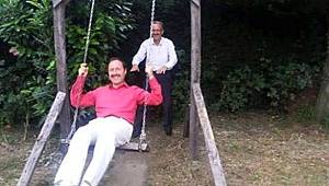 Salıncak Fotoğrafı Başını Yakmıştı!