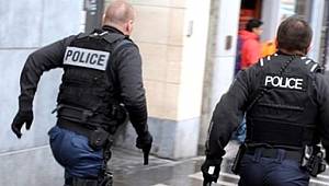 Avrupa'da Alarm! Belçika'da Bir Araç AVM'ye Girmeye Çalıştı