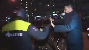 Hollanda polisinden gazeteci Erhan Çelik'e saldırı