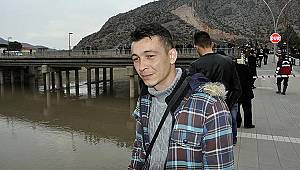 İş başvurusuna giderken hayat kurtaran kişiye iş ödülü