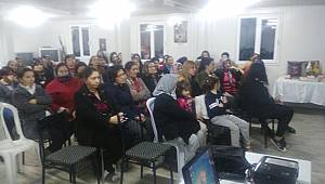 Kadınlar Günü Etkinliğinde Referandum konuşuldu