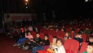 Kartal Belediyesi Kreş Öğrencileri Dünya Tiyatrolar Gününü Kutladı