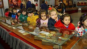 Kreş Öğrencileri Çanakkale Savaş Malzemeleri Müzesini Gezdi