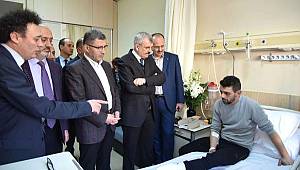 Rektör Hollanda'da Polis Köpeğinin Isırdığı Hüseyin Kurt'u Ziyaret Etti