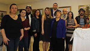 Ruhundaki Rengi Tuvale Aktardı