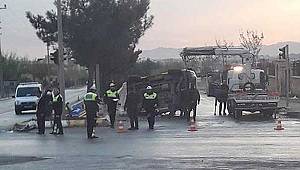 Son Dakika ! Çevik kuvvet minibüsü ile otomobil çarpıştı