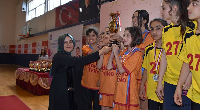Pendik Belediye Başkanlığı 2017 Yılı Atletizm Kros Yarışları’nda 220 sporcu yarıştı.