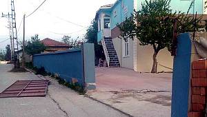 Üzerine demir kapı devrilen 3 yaşındaki Emir öldü