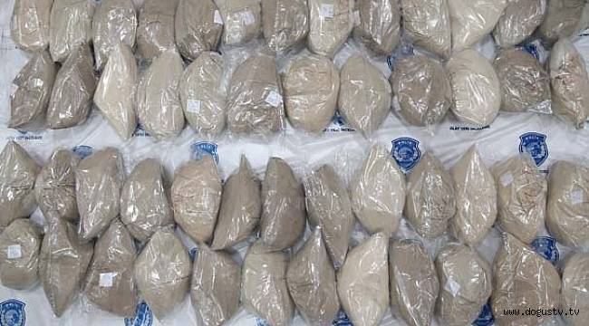 1 ton uyuşturucu basına gösterildi