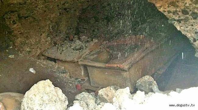 Cami inşaatından lahit ve küp çıktı