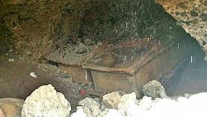 Cami inşaatından lahit ve küp çıktı