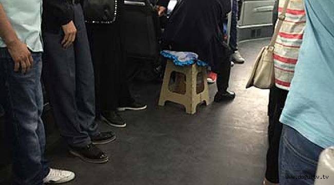 Çözümü metrobüse taburesiyle binmekte buldu
