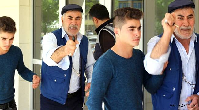 Kapıları Yumrukladı , Ağladı Beddua Etti