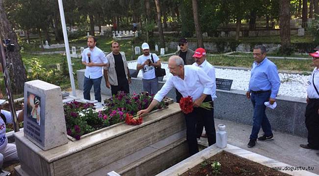 Kılıçdaroğlu, Gaffar Okkan'ın mezarını ziyaret etti