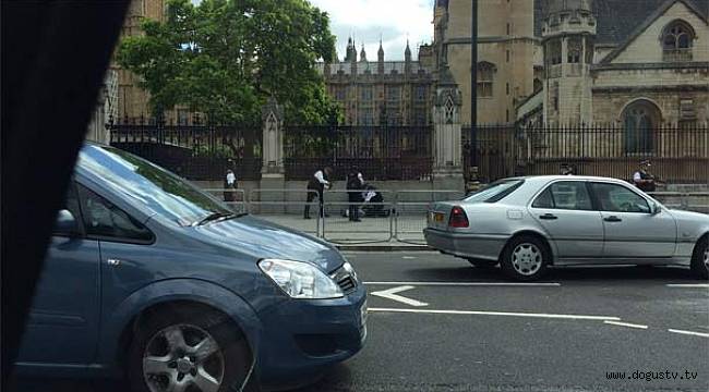 Londra'da bıçaklı saldırgan yakalandı!
