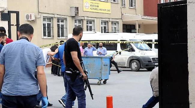 Öğrencilerin Gözü Önünde Okul Bahçesinde Çatışma: 3 Yaralı
