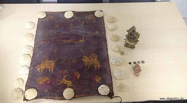 Polis baskınında tarihi pusula ele geçirildi