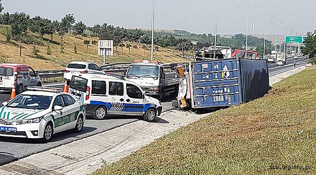 Son dakika: TEM'de minibüs TIR'a arkadan çarptı! Ölü ve yaralılar var...