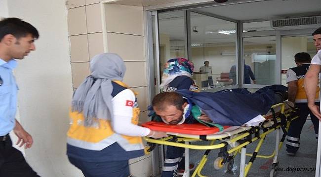 Traktör devrildi: 1 ölü, 2 yaralı
