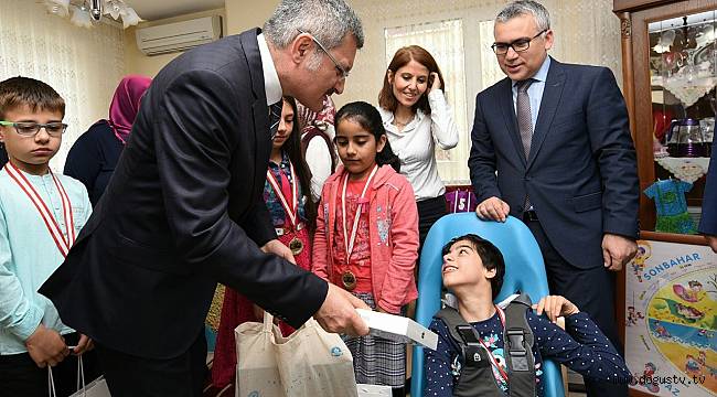 Zeynep'in karne sevinci