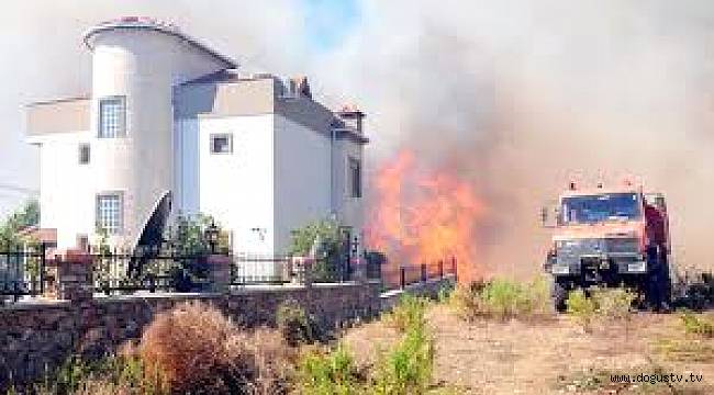 Antalya'nın ciğerleri yanıyor! Yangın villalara sıçradı