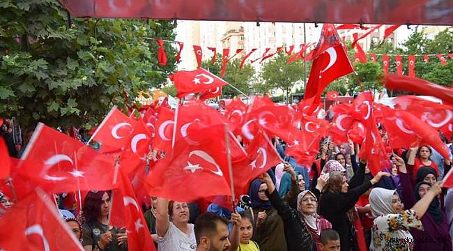 Ataşehir 15 Temmuz Şehitlerini Andı