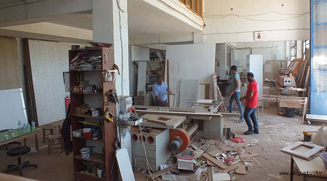 Babalarından devraldıkları kereste makinesiyle fabrika sahibi oldular