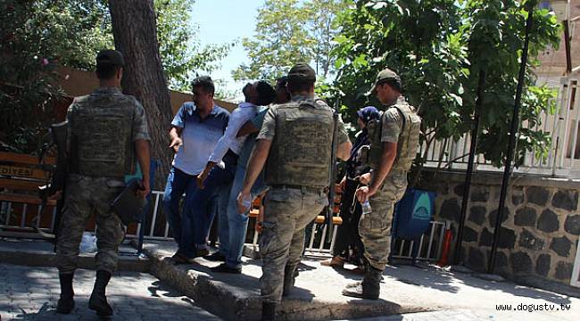 Boğazını kesip tarlaya attılar