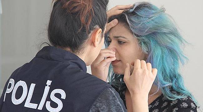 Burnundaki piercing sınavdan ediyordu