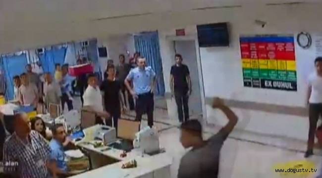 Hastaneyi bastılar , doktorlara bıçak çekip terör estirdiler