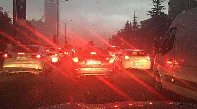 İstanbul'da trafik durdu