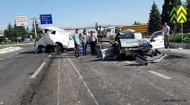 Kamyon ışıkta bekleyen araçlara çarptı: 1 ölü, 5 yaralı