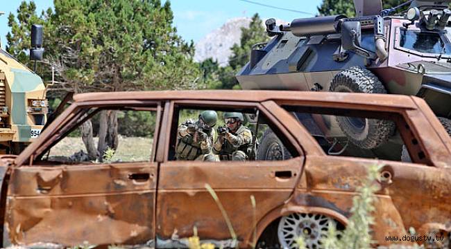 Komandolara 'hendek barikat' eğitimi