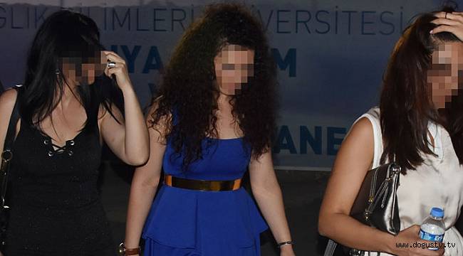 Pavyonda çalıştıklarını kabul etmeyince...