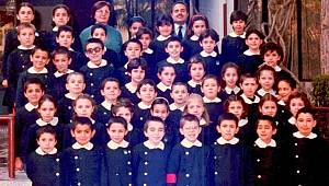 32 yıl sonra öğretmenleriyle aynı sınıfta buluştular