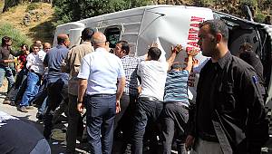 Bakan konvoyunun geçişinde kaza: 6 yaralı