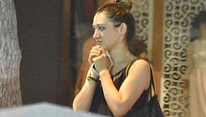 Hırsızlarla mağazada uzun süre yalnız kalan kız şoka girdi