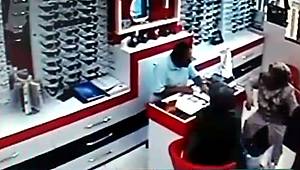 SULTANBEYLI'DE GÖZ ÖNÜNDE HIRSIZLIK 