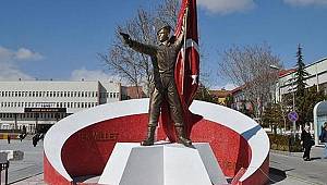 Tepki geldi, Ömer Halisdemir'in heykeli değiştiriliyor