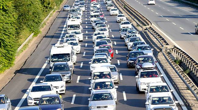 Bayram dönüşü trafik yoğunluğu devam ediyor