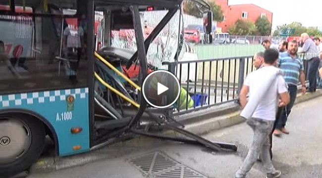 HALK OTOBÜSÜ BARİYERLERE GİRDİ YARALILAR VAR