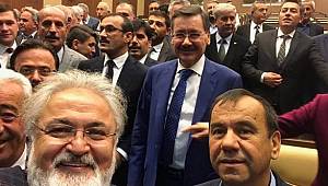 'Gidiyor gönlümün efendisi': Gökçek belediyeye arka kapıdan girdi